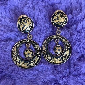 Unique Vintage Clip-On Black/Gold Earring